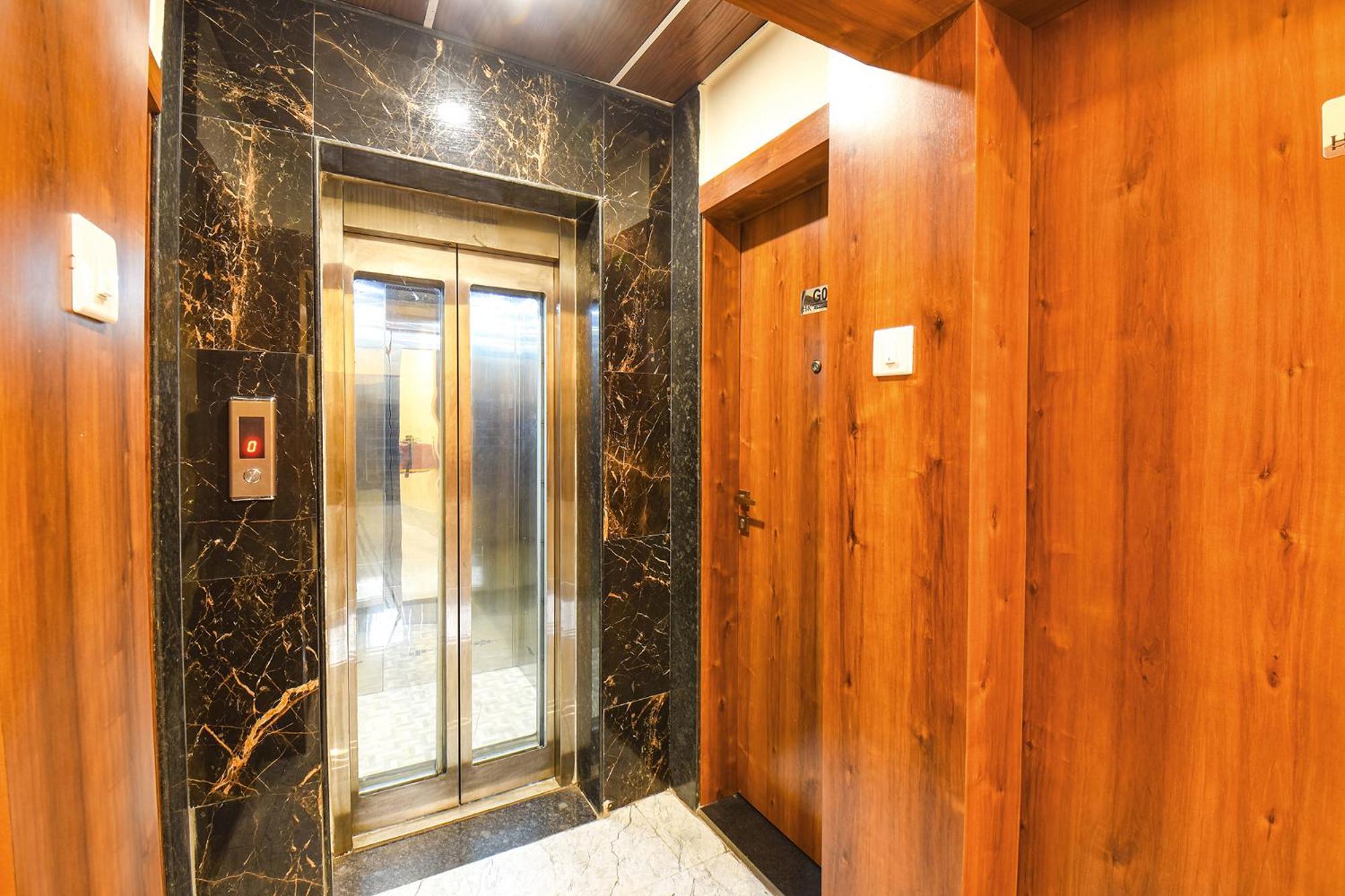 Fabhotel Prime Kharadi Residency - Nr Lohgaon 푸네 외부 사진