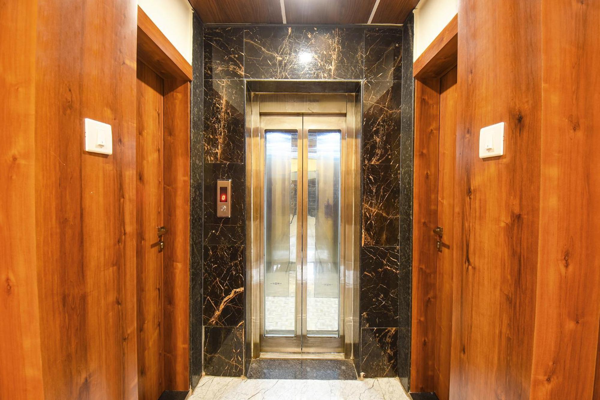 Fabhotel Prime Kharadi Residency - Nr Lohgaon 푸네 외부 사진